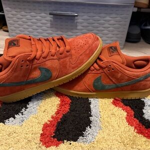 Nike SB Dunk Low *new*